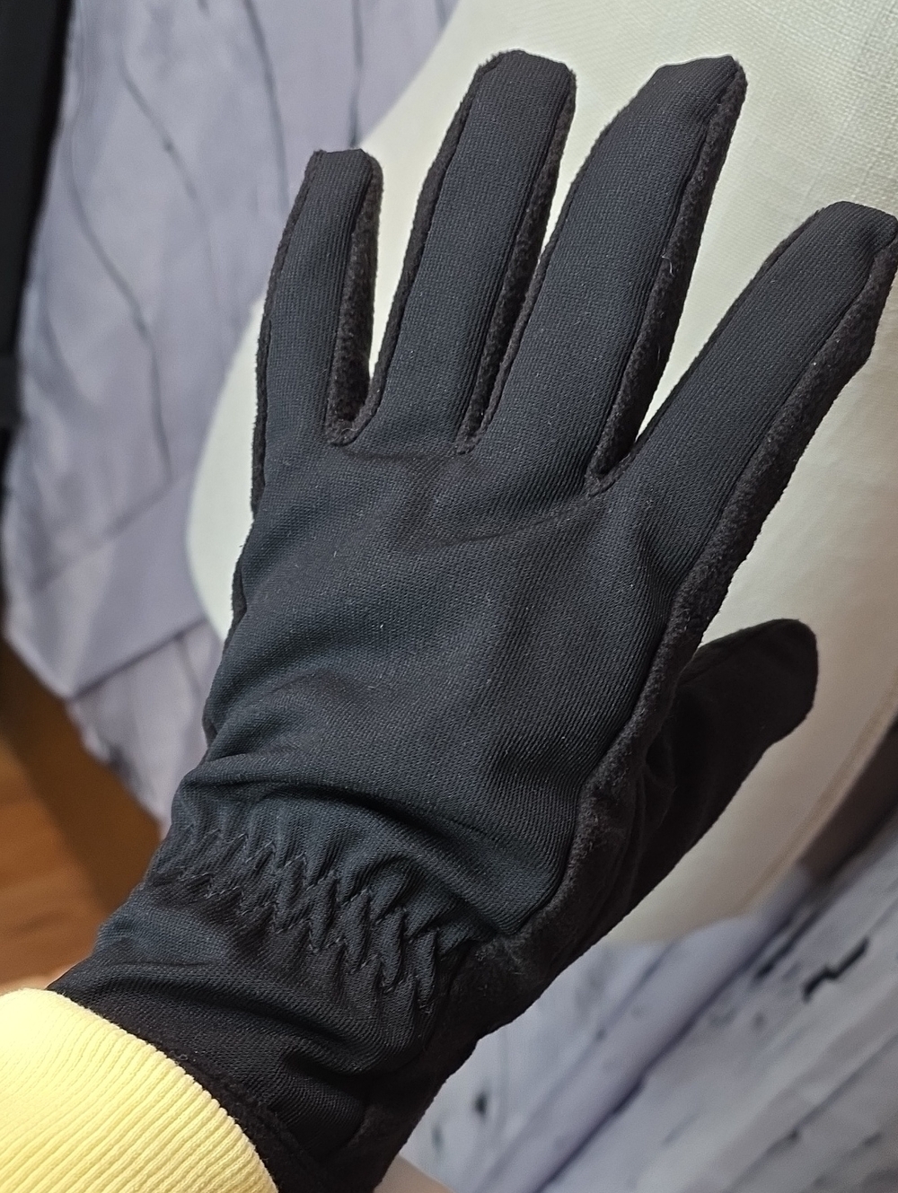 Isotoner smartDRI Men's Or Women's Black Gloves